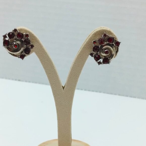 ⭐️5/$25 Vintage silver tone Royal Crest Screw Back Earrings Red Rhinestones Boho - Picture 1 of 10